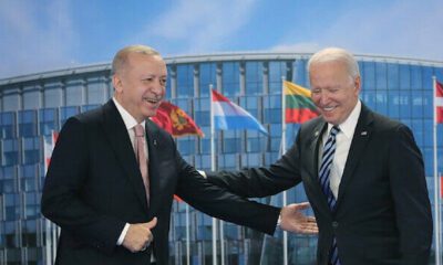 صورة أظهرت أردوغان كأنه يقبّل يد بايدن.. ما حقيقتها؟ (شاهد)
