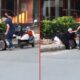 شاب تركي يضرب والدته ويهددها بالقتل وسط الشارع بإسطنبول.. فيديو