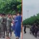 فيديو يثير استنكار الأتراك.. رعايا أجانب يتنقلون على أحد شواطئ إسطنبول بالزي العسكري