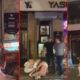 اسطنبول: امرأة تركية تتعرض للضرب المبرح من قبل موظفي ملهى وسط الشارع.. فيديو
