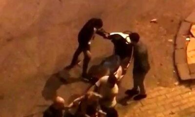 شاهد بالفيديو شجار بين فتاتين بمنتصف الشارع في إسطنبول