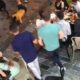شاهد بالفيديو..مواطنيين أجنبيين يسيئان للنساء في أحد مطاعم إسطنبول