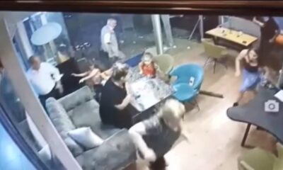 شاهد.. قطعة رخام تسبب حالة من الذعر والخوف في مقهى في إسطنبول