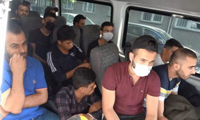 القبض على حافلة صغيرة مليئة بالمهاجرين غير الشرعيين في إسطنبول