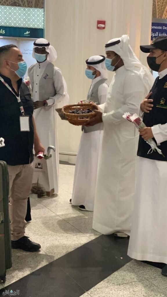 بالصور..السعودية تستقبل أولى رحلات المعتمرين القادمين من الخارج