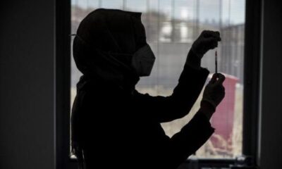 الصحة التركية تقرر منح لقاح كورونا لفئات عمرية جديدة، وجرعة رابعة لهذه الفئة