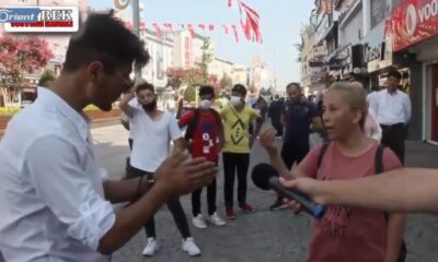 امرأة تركية تهاجم مواطناً أساء للسوريين وتفنّد ادعاءاته ببث مباشر