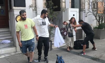 بالصور..حالة من الذعر والخوف بسبب حريق اندلع في فندق تاريخي بإسطنبول