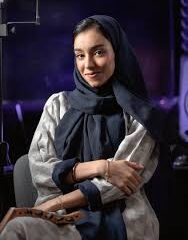 زينة عماد محجّبة سعودية تشعل مواقع التواصل بفيديو غنائي