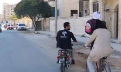 مفاجأة وسط الشارع.. صورة تغيّر حياة نازح وعائلته في الشمال السوري