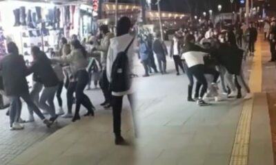 بالفيديو..شجار عنيف بين فتيات في بورصة والسبب؟
