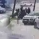 مهاجمان ينفذان عملية سرقة في أحد شوارع إسطنبول "فيديو"