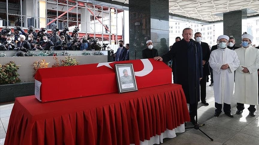 تركيا اليوم أردوغان يشارك بتشييع جثمان مدير العمليات الخاصة بحماية الرئاسة أردوغان يشارك بتشييع جثمان مدير العمليات الخاصة بحماية الرئاسة