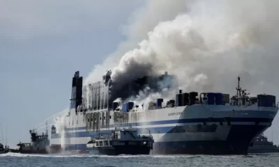 استمرار البحث عن 12 مفقودا إثر حريق عبارة قرب شواطئ كورفو اليونانية