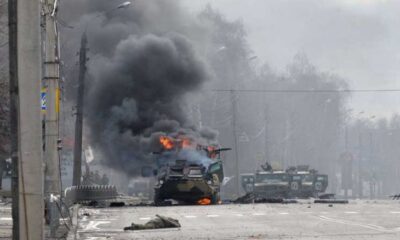 صور صادمة.. أوكراني يستعرض إجرام روسيا في بلاده بطريقة مبتكرة (فيديو)