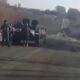 بعد نفاد وقود الدبابة.. فيديو مواجهة "غريبة" بين سائق أوكراني وجنود روس