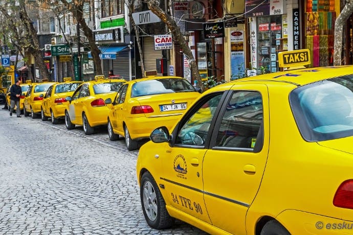 تركيا اليوم خبراء في النقل يضعون حلولاً لمشكلة سيارات التكسي في إسطنبول أسعار التكاسي في اسطنبول 2022
