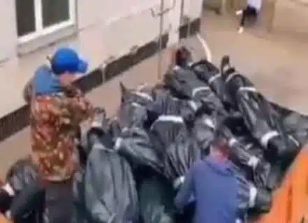 تركيا اليوم الجثة العجيبة في أوكرانيا.. تدخن السيجارة وتتصدر التريند العالمي (فيديو) الجثة العجيبة في أوكرانيا.. تدخن السيجارة وتتصدر التريند العالمي (فيديو)