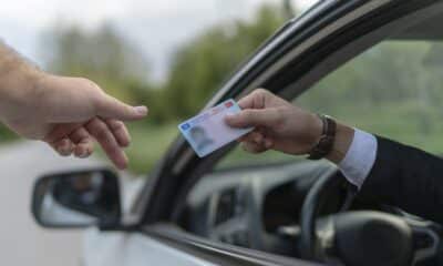 وزير الداخلية التركي يعلن تمديد المهلة النهائية لتجديد رخص القيادة من النوع القديم