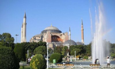 جامع آيا صوفيا.. بدأ كنيسة وانتهى مسجدا