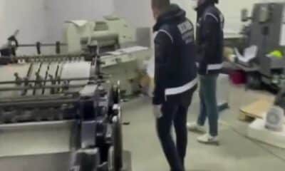 ضبط مطبعة لطباعة الدولارات المزيفة في اسطنبول