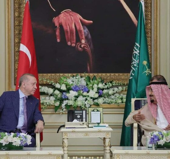 تفاعل كبير مع كلمة التقطها الميكرفون خلال استقبال بن سلمان لأردوغان