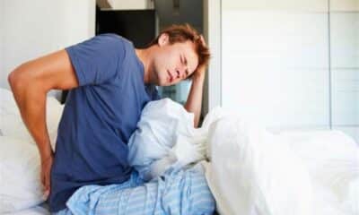 تشعر بتيبس العضلات بعد الاستيقاظ مباشرة؟ هذه التمارين كفيلة بتليينها