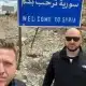 يوتيوبر بريطاني يفضح ميليشيا أسد.. أدخلوه إلى الملعب لتصوير الأمان فوثق الطائفية والتشبيح (فيديو)