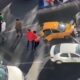 بسبب عميل.. ساحة بشكتاش تتحول إلى حلبة ملاكمة بين سائقي الأجرة (فيديو)