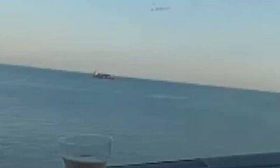شاب تركي يلقي بسيارته في البحر.. ومصادر تكشف التفاصيل