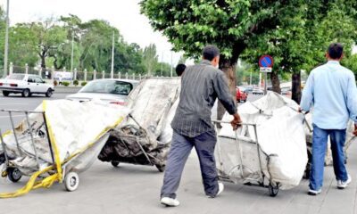 سيصبح لهم بطاقات هوية.. تنظيم عمل جامعي القمامة في تركيا