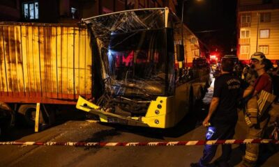 اصطدام حافلة IETT بـ 17 سيارة وهروب السائق في إسطنبول (فيديو)