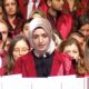 جامعة إسطنبول.. احتفاء بكلمة إحدى المتفوقات بكلية الطب خلال حفل التخرج