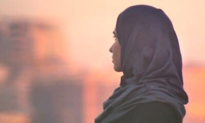 “أردوغان سمح لكم به ونحن سننزعه عن رأسك”.. هجوم على امرأة وخلع حجابها في تركيا (فيديو)
