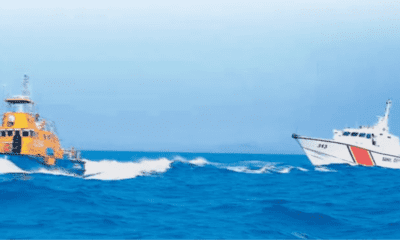 شاهد.. لحظات مثيرة لإبعاد خفر السواحل التركية زورقاً يونانياً في إيجة