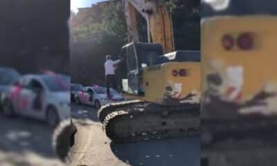 عامل حفار يوقف موكب زفاف بآلة بناء والسبب صادم (فيديو)