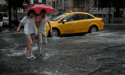 إسطنبول.. الأمطار الغزيرة تحول إسنيورت إلى بركة مياه كبيرة | فيديو + صور