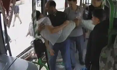 لحظات تحبس الأنفاس.. سائق تركي ينقذ طالباً سورياً أُصيب بأزمة قلبيّة (فيديو)