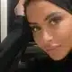 بعد اعتناقها الإسلام مارين الحمر تؤدي مناسك العمرة | صور