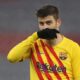 بيكيه لاعب برشلونة يعلن اعتزال كرة القدم