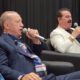 الرئيس أردوغان يغني أغنية شعبية مع المطرب إبراهيم تاتليسيس (فيديو)