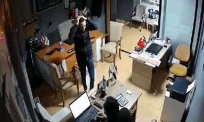 رد فعل غير متوقع لزميله المصري.. صدمة بعد إقدام لبناني على رمي نفسه من النافذة في اسطنبول! (فيديو)