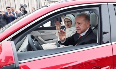 "السيارة لي"..أردوغان يقود أول سيارة "توغ" محلية وسط حوار طريف مع زوجته "شاهد"