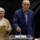 أردوغان وكليتشدار أوغلو وساسة تركيا يدلون بأصواتهم في الانتخابات