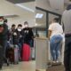شركة طيران تزن البدناء قبل صعودهم للطائرة