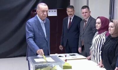 الرئيس أردوغان وزوجته يدليان بأصواتهما في إسطنبول