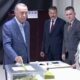الرئيس أردوغان وزوجته يدليان بأصواتهما في إسطنبول