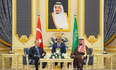 شاهد.. ولي العهد السعودي يستقل سيارة توغ التركية برفقة أردوغان