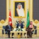 شاهد.. ولي العهد السعودي يستقل سيارة توغ التركية برفقة أردوغان