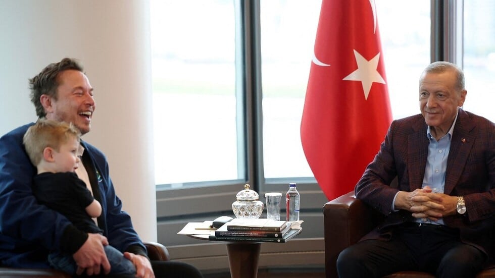 تركيا اليوم ماذا أهدى أردوغان لماسك ونجله؟ (شاهد) ماذا أهدى أردوغان لماسك ونجله؟ (شاهد)